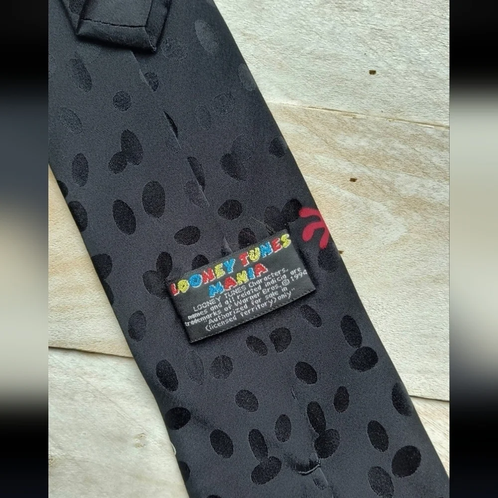 Warner Bros. Black Tie with Cartoon Characters Looney Tunes 100% Silk Valentine